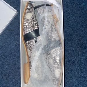 Restock Snake print  loafer